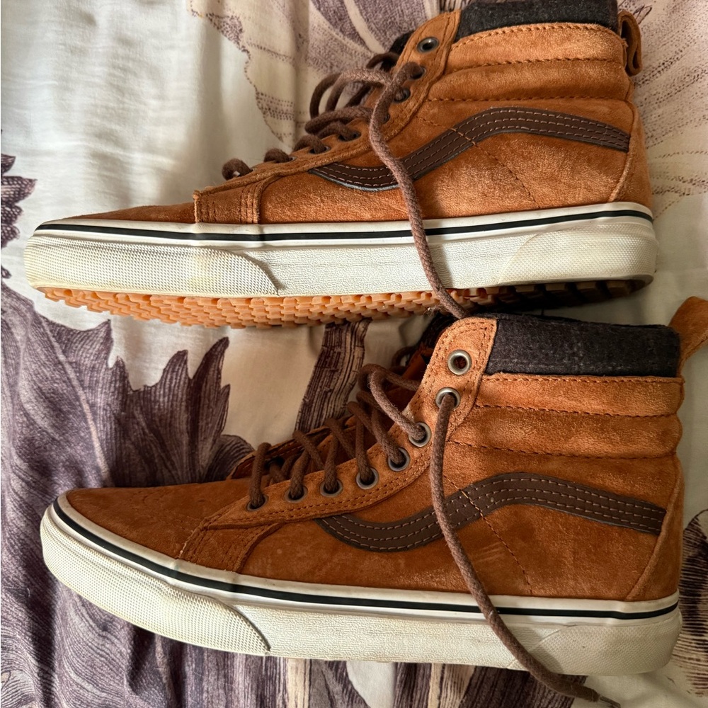 Vans unisex High-Top Sneakers - Tan 
Scotchgard protector 3M